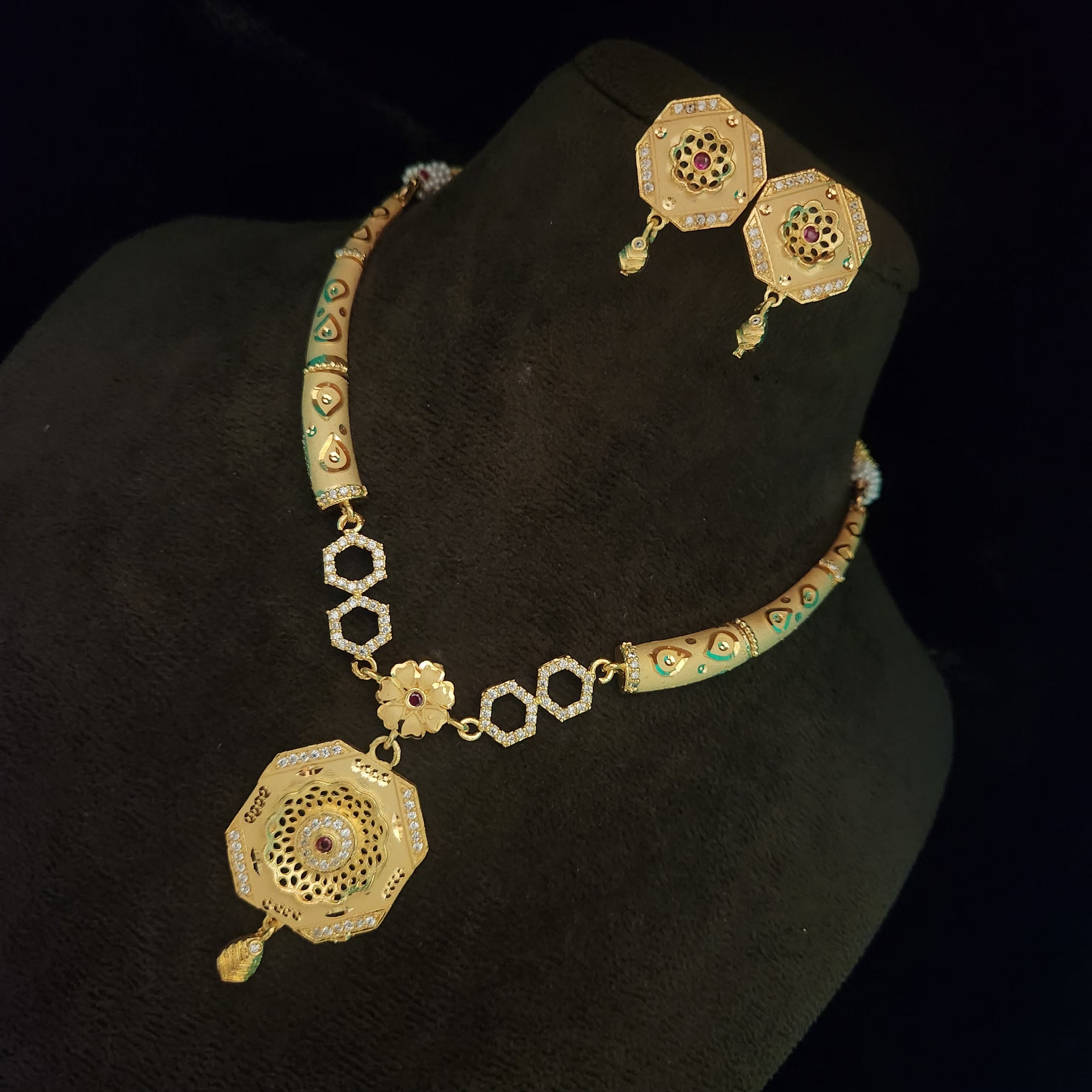 Forming Necklace