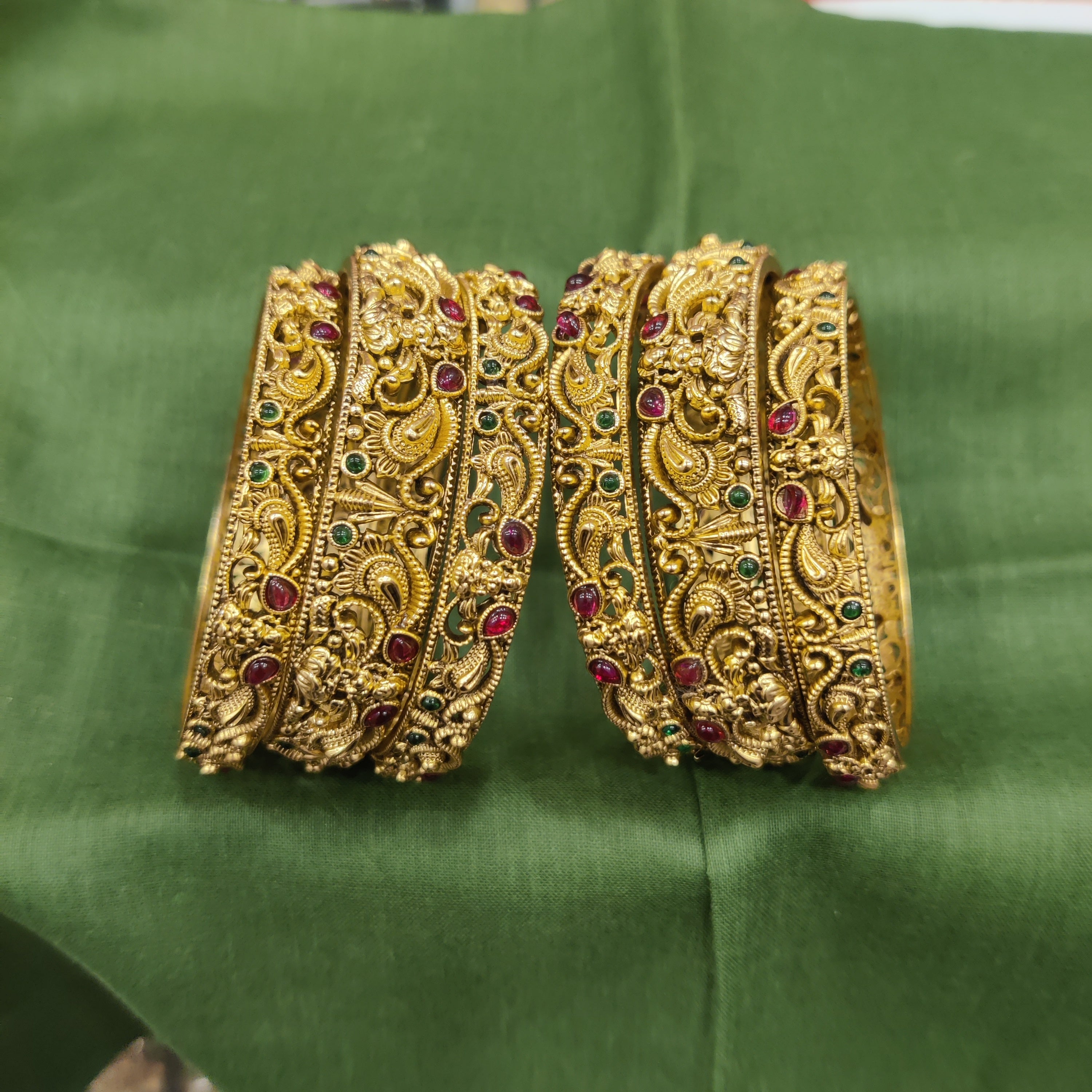 Mate bangles