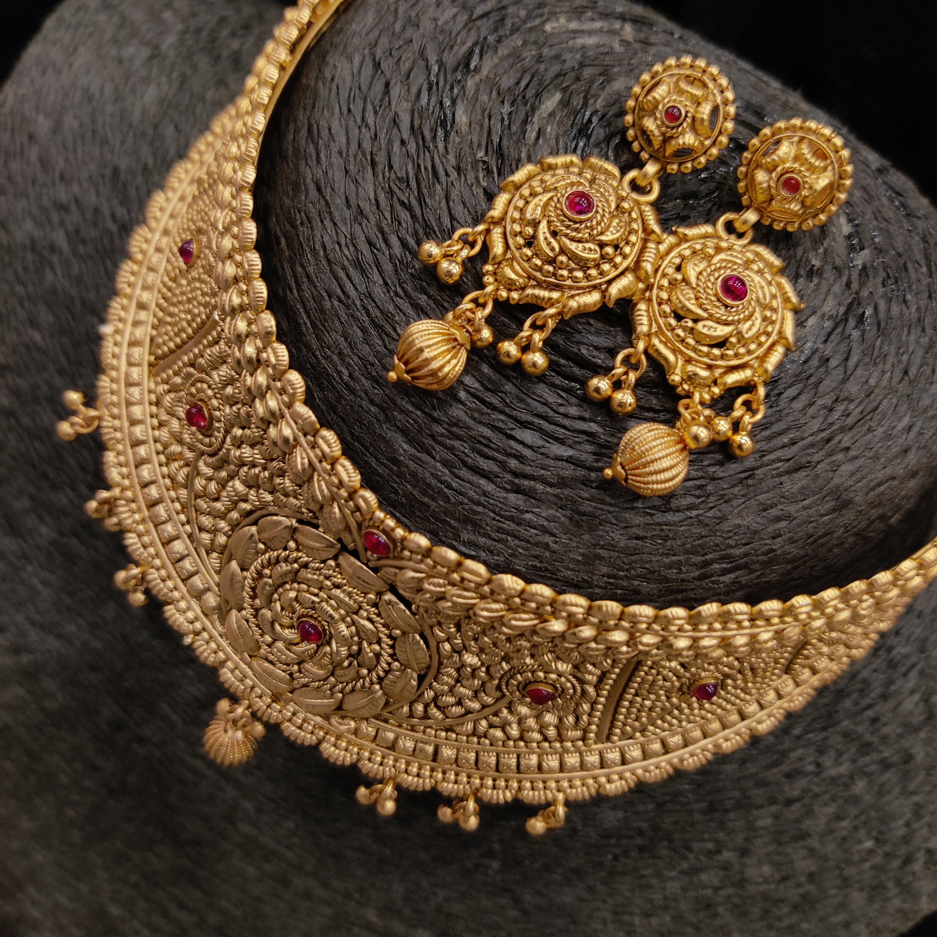 Celebrity choker set