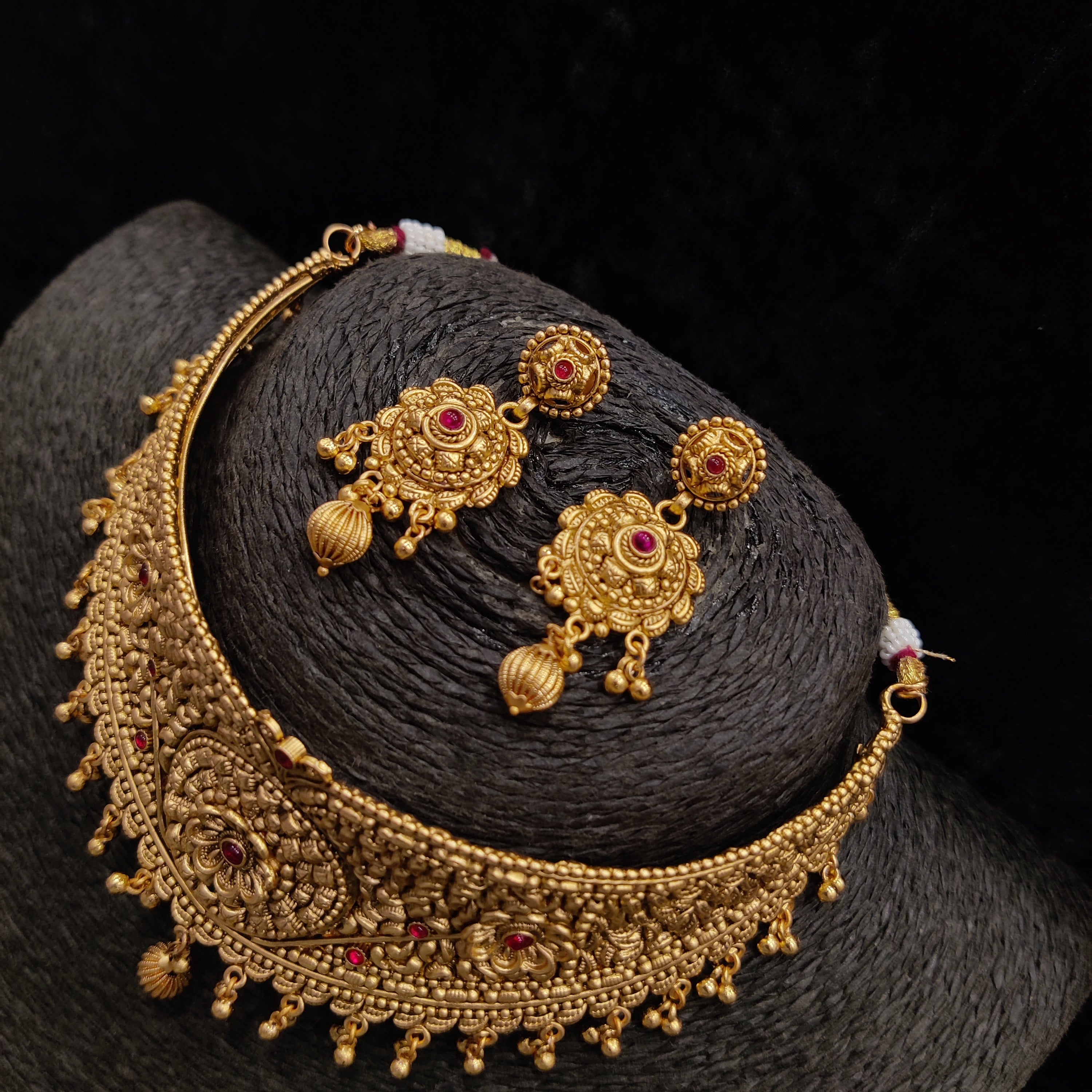 Celebrity choker set