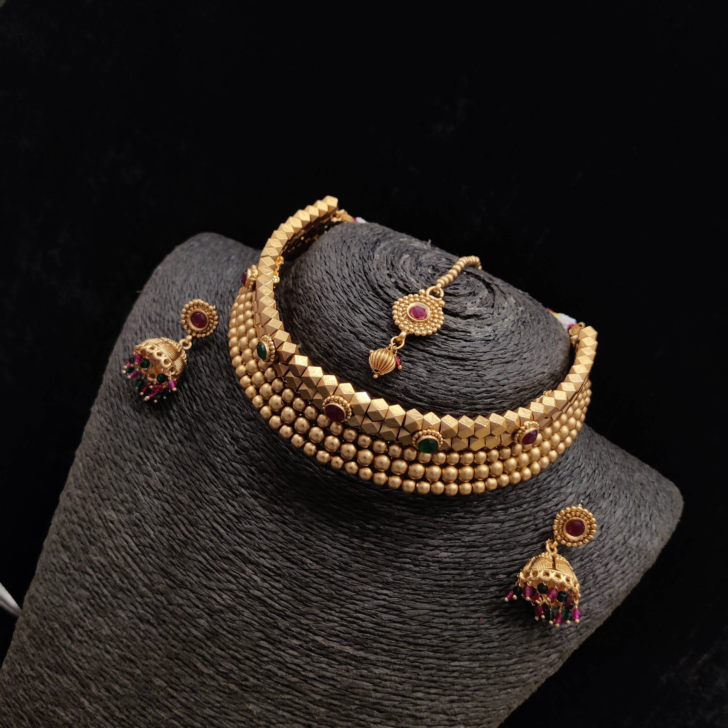 Celebrity choker set