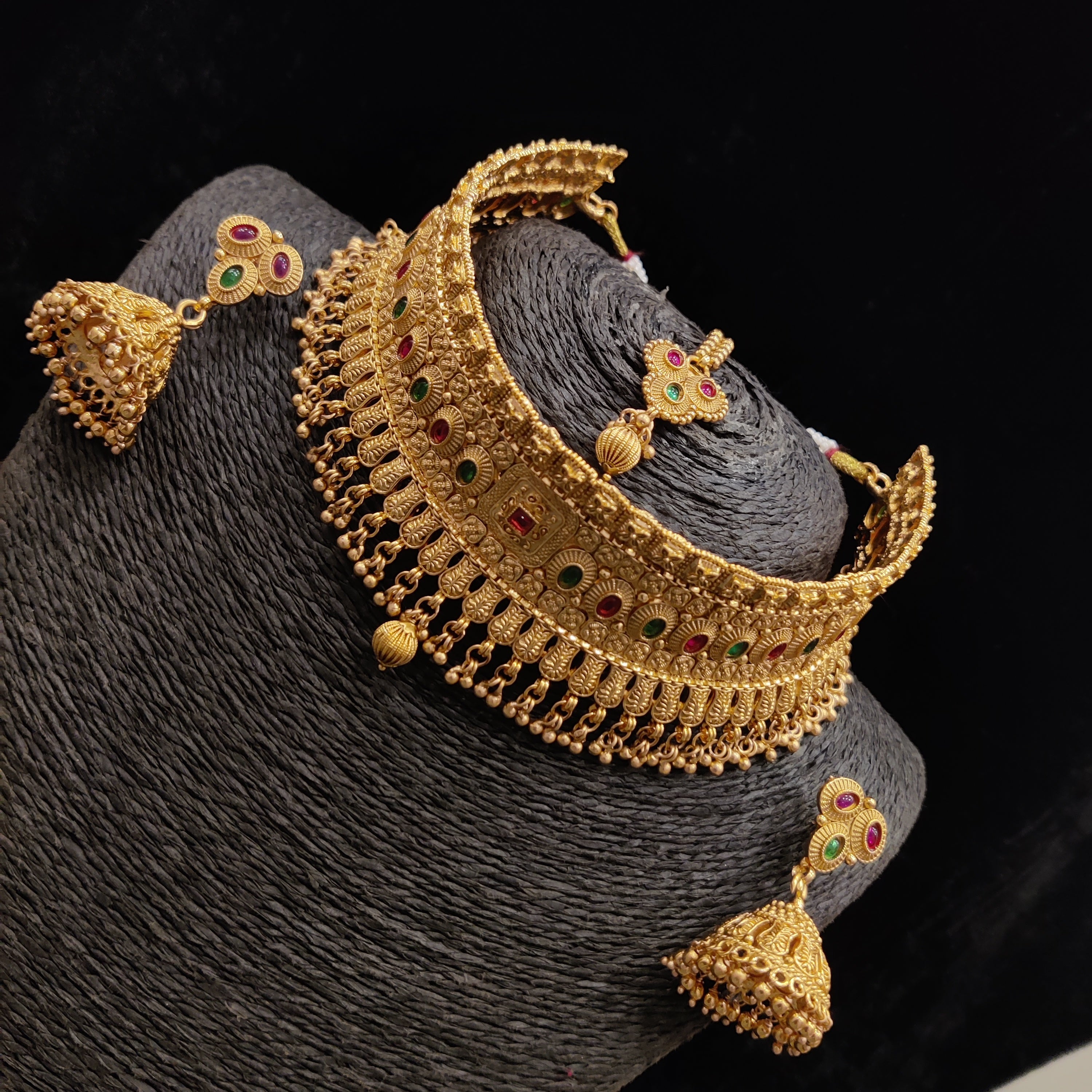 Celebrity choker set