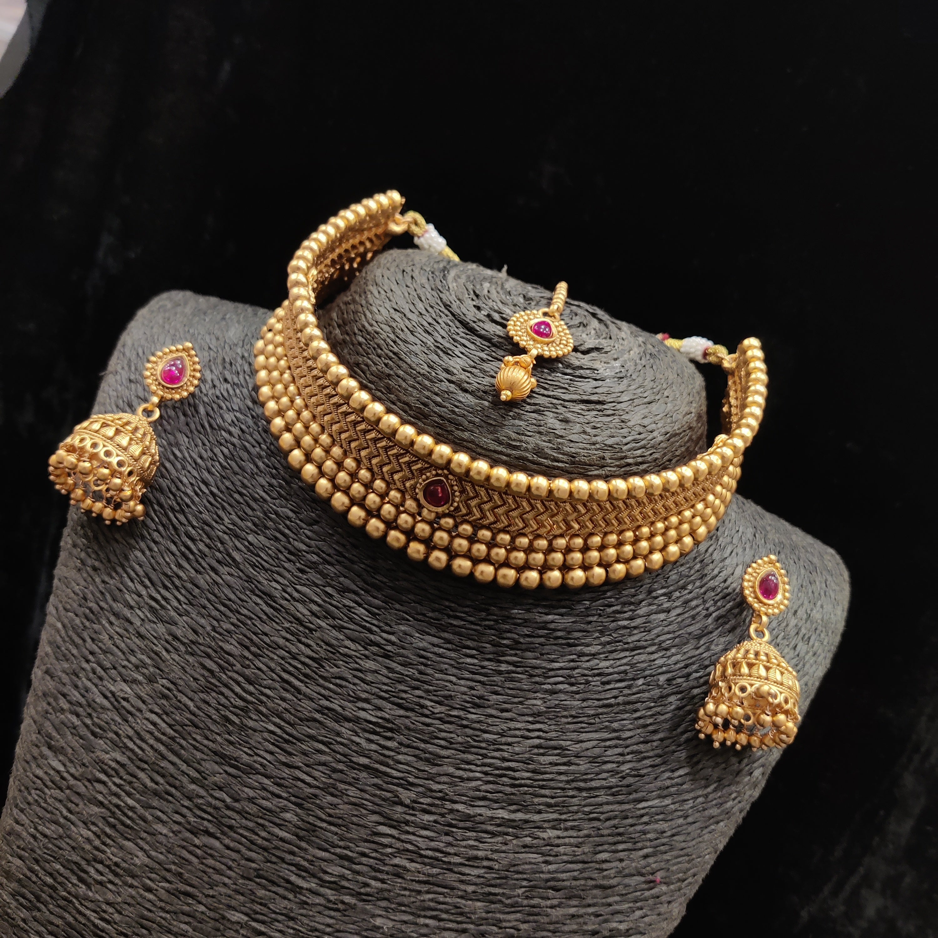 Celebrity choker set