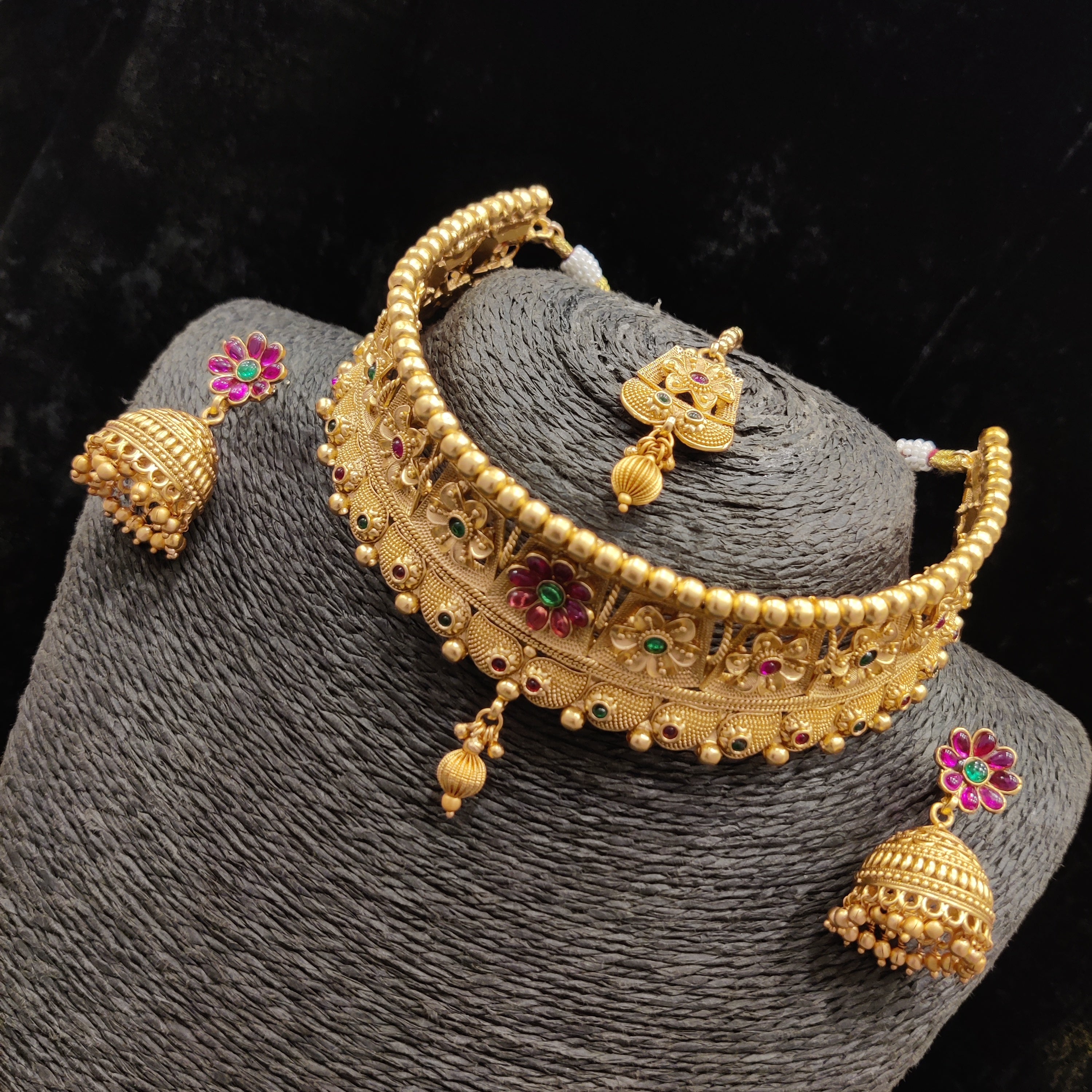 Celebrity choker set