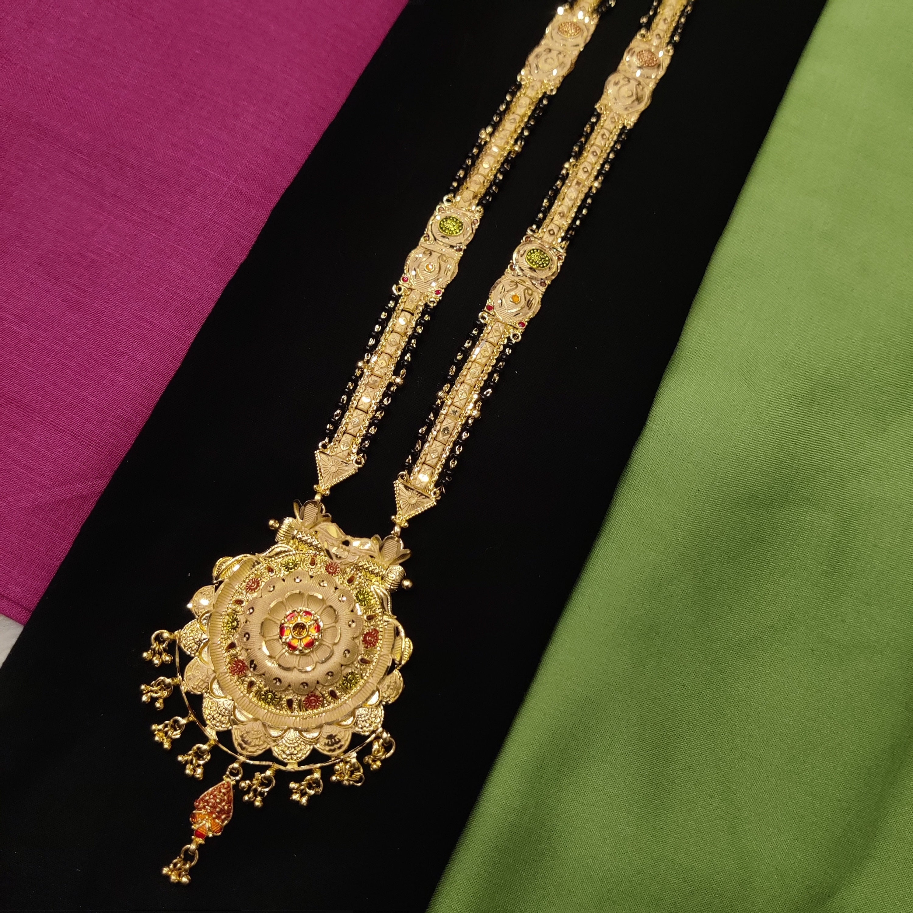 Forming koli mangalsutra