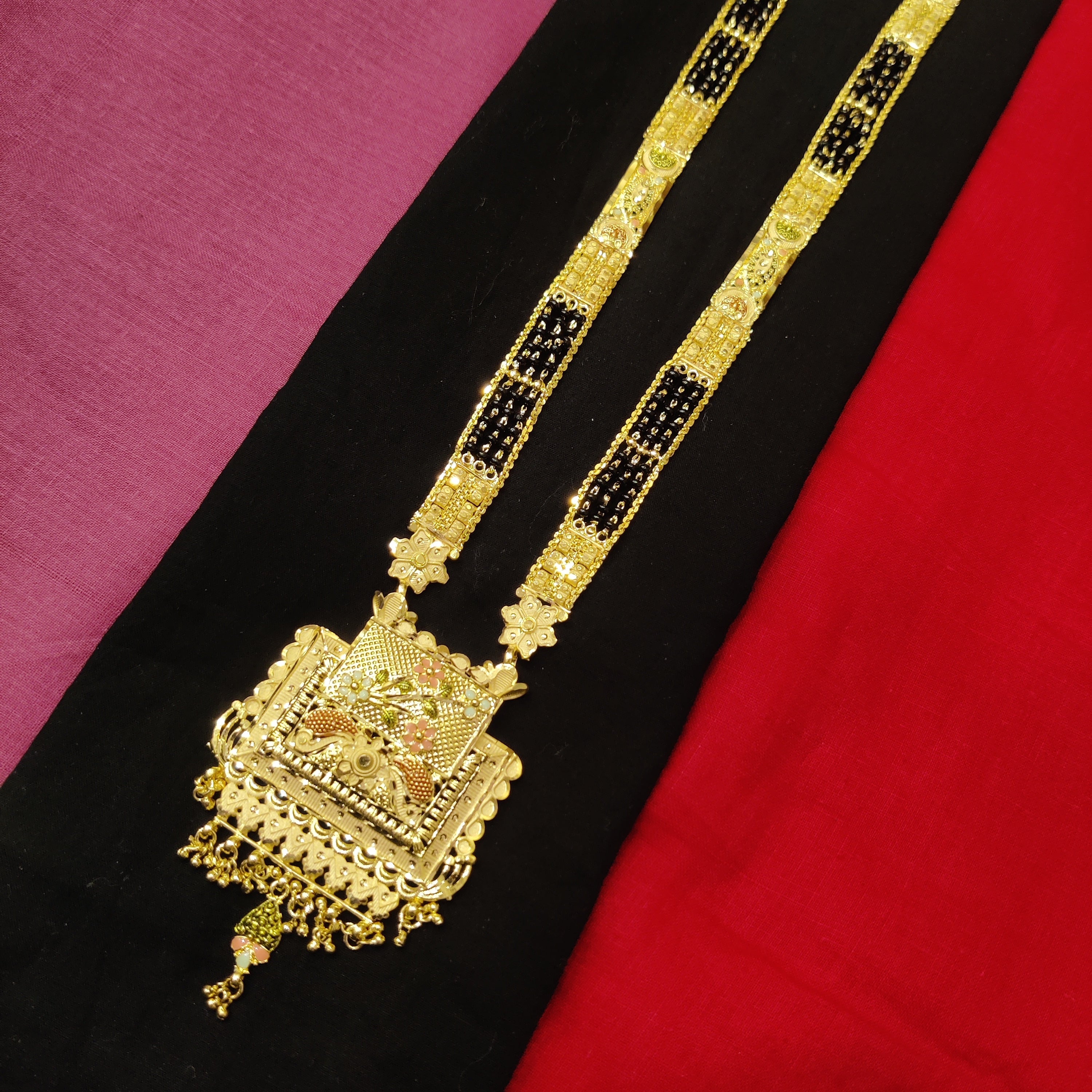 Forming koli Mangalsutra