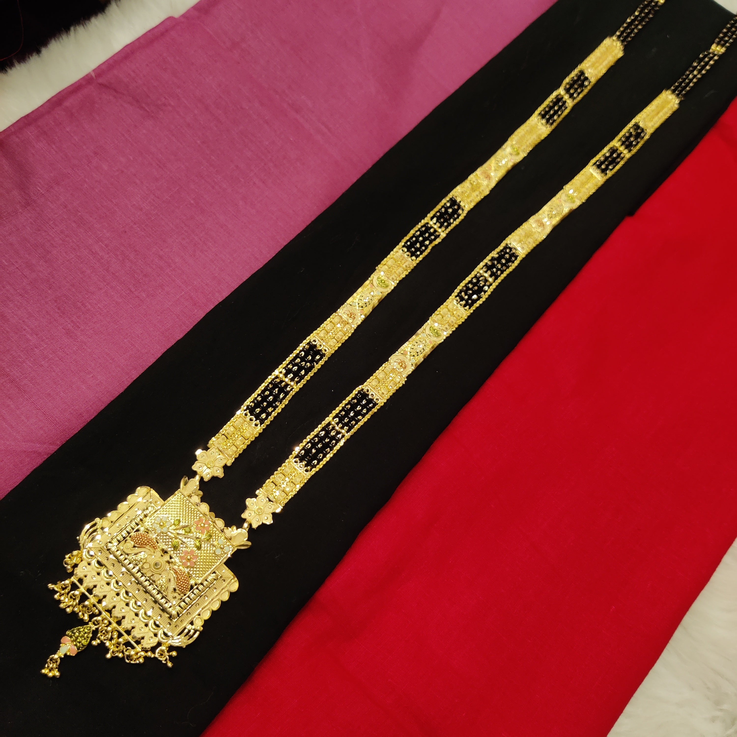 Forming koli Mangalsutra