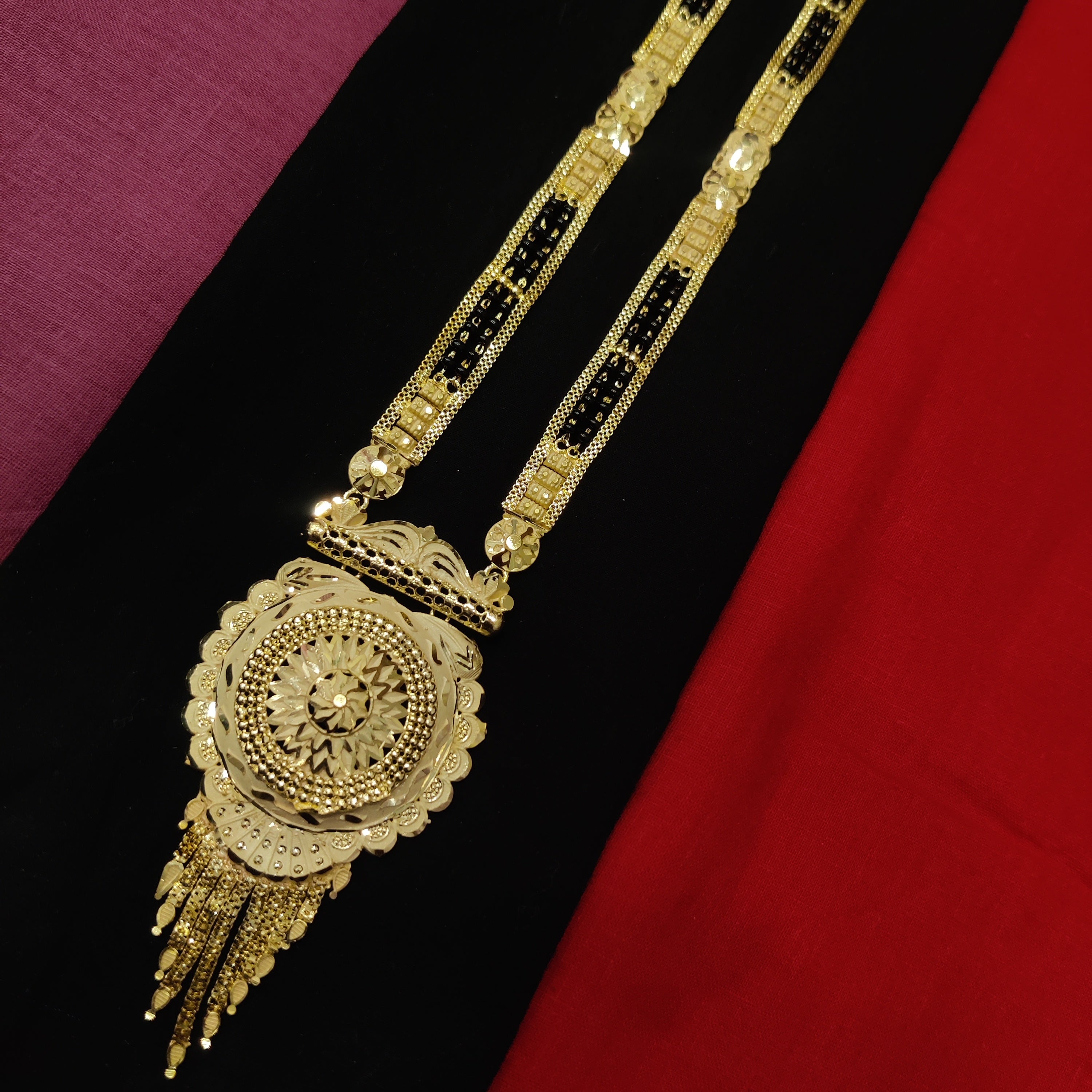 Forming koli mangalsutra