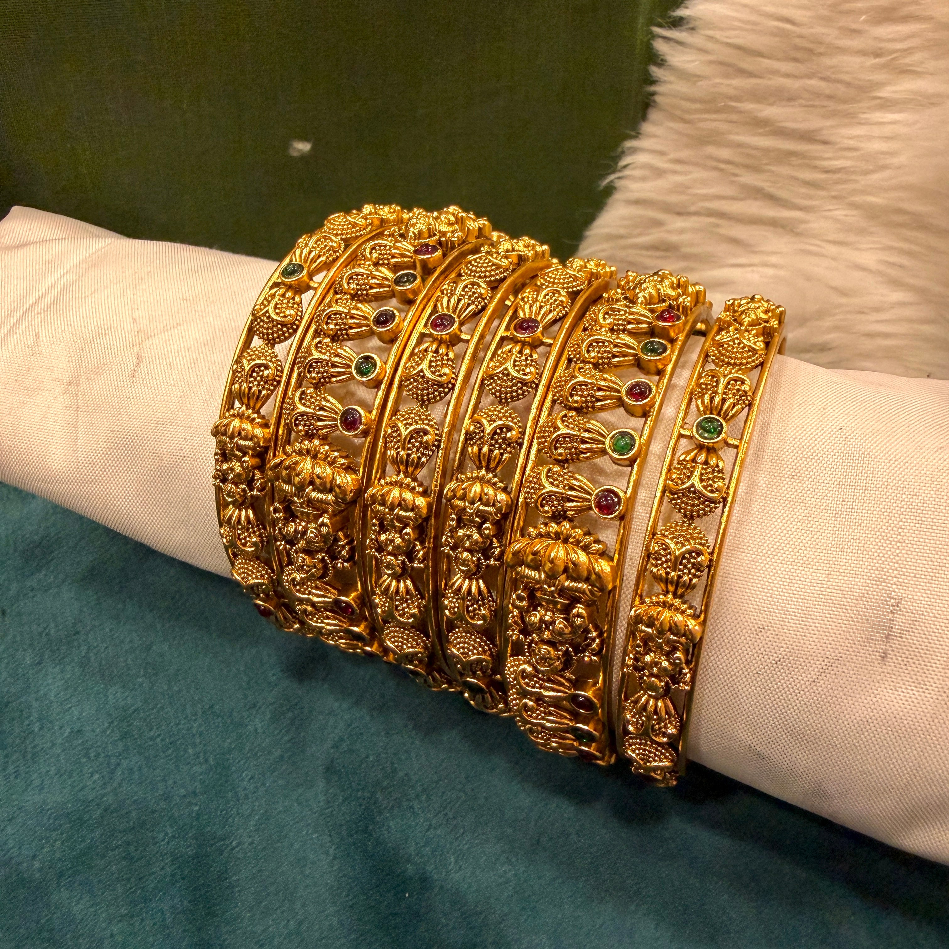Mate bangles